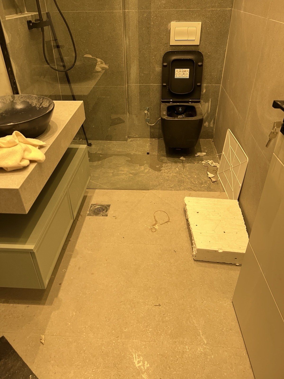 Bathroom before deep cleaning service
